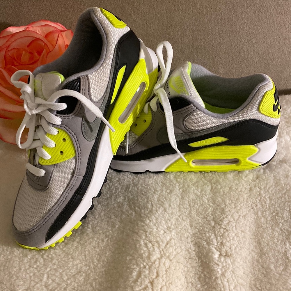 Stylish Women's Sneakers in Gray and Neon Yellow